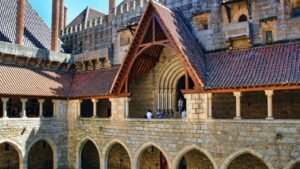 paço dos duques de bragança guimarães